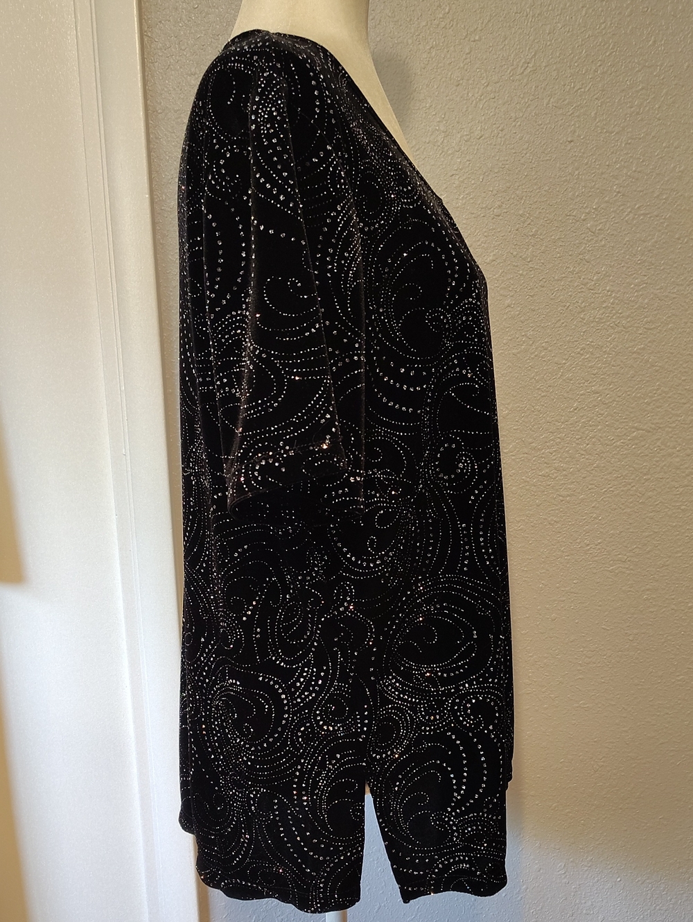 Notations Sparkly Black Blouse - 1X - Picture 5 of 10